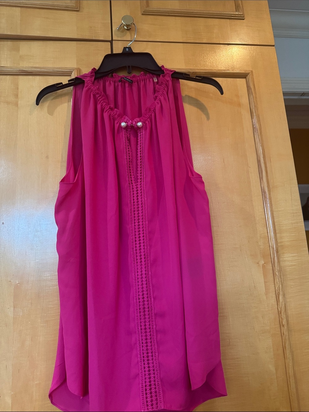 Women's Fuchsia Sleeveless Halter Top with Decorative Front Detail T Tahari🍀🍀